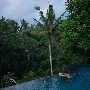 Taman liburan Tirta Arum ****